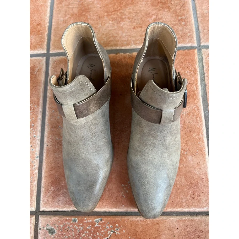 Wonderly Brown Taupe Booties Buckle Cut Out Block Heel Maeve Ankle Boots Sz 8.5M - Picture 7 of 9